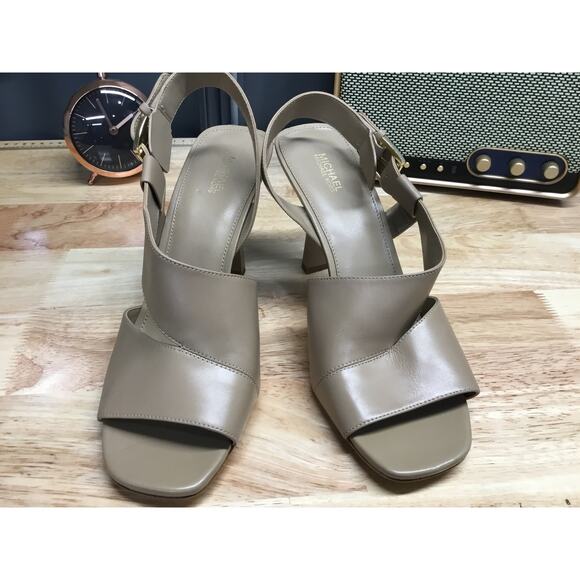 Michael Kors Cleo Women's 10 Beige Buckle Open Toe Slingback Kitten Heel Sandals - Picture 1 of 7